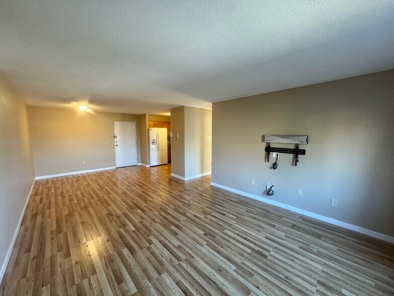 Building Photo - 474 Broadway