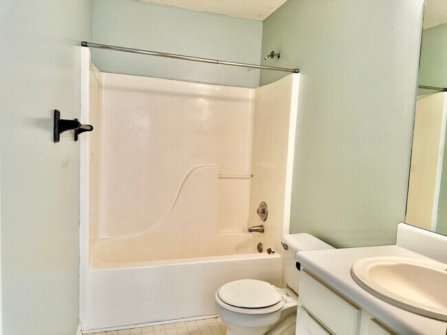 Building Photo - Dallas Rental-Ready for Immediate Occupancy!!