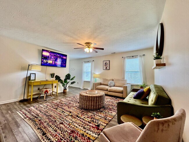 Building Photo - Fully furnished rental home for Corporate housing or insurance stays