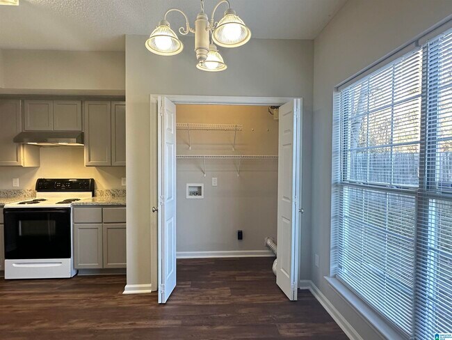 Building Photo - 759 3rd St NE