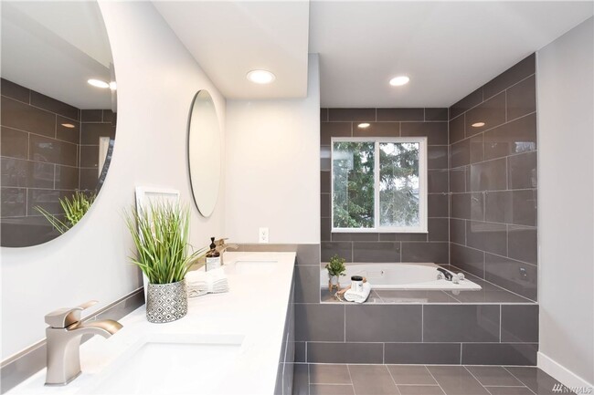 Building Photo - Remodeled Home in Mukilteo!