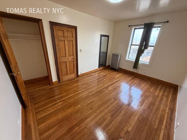 Building Photo - 710 E 235th St