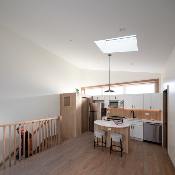 Building Photo - 4113 N Ashland Ave