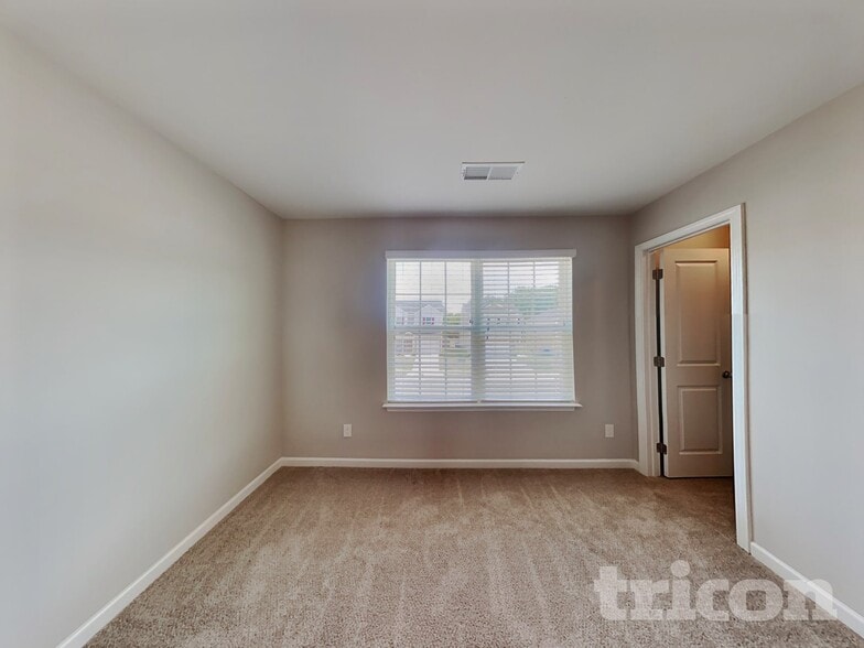 Building Photo - 4439 Oak Pointe Dr