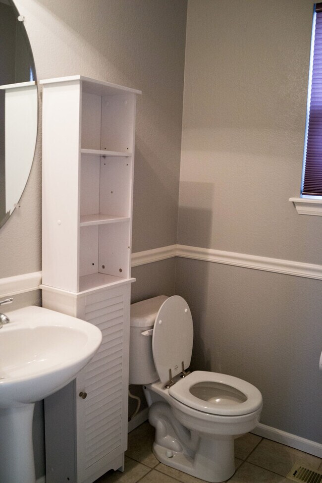 Building Photo - Evolve Real Estate: Available Immediately 3 Bedroom on a Huge Lot Facing Open Space! No Pets.