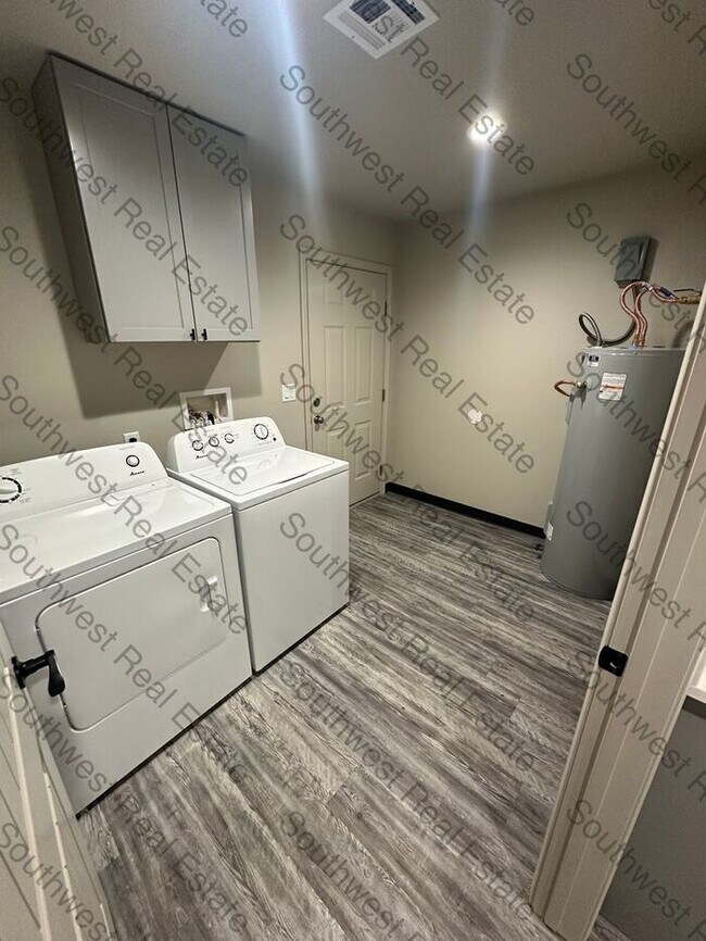 Building Photo - Brand New 2 bedroom 2 bath apartment