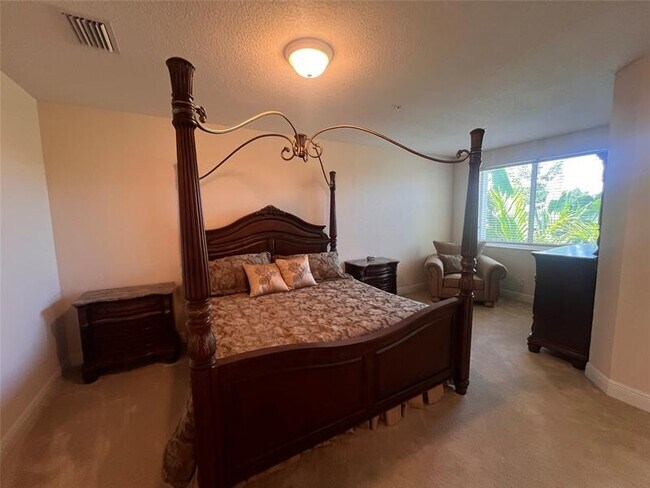 Building Photo - 3014 Waterside Cir
