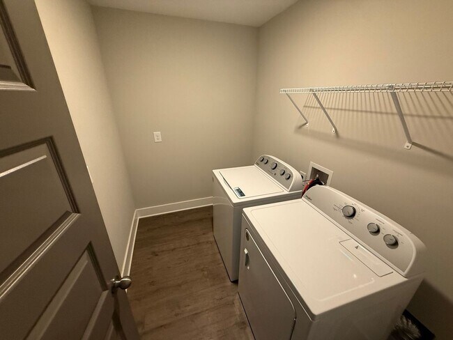 Building Photo - 247 Madison Heights