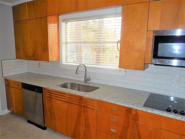 Building Photo - 106 Byron Pl