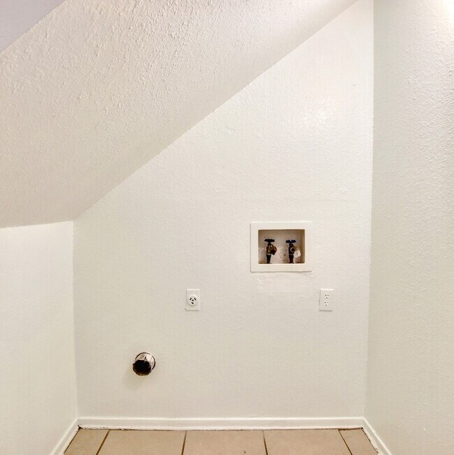 Building Photo - 3830 Coates Cir
