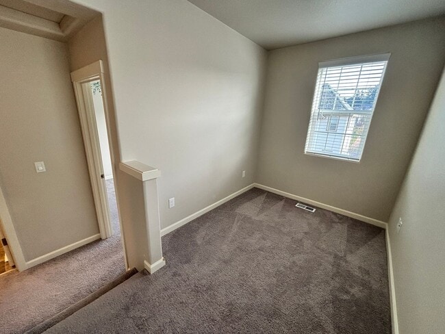 Building Photo - River Terrace Townhome available now!!