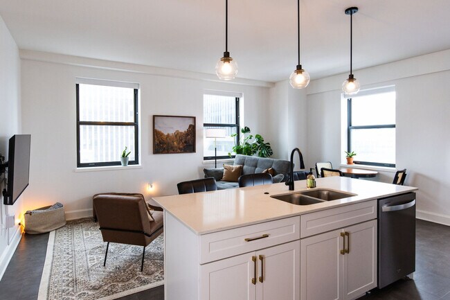 Building Photo - 758 N Broadway