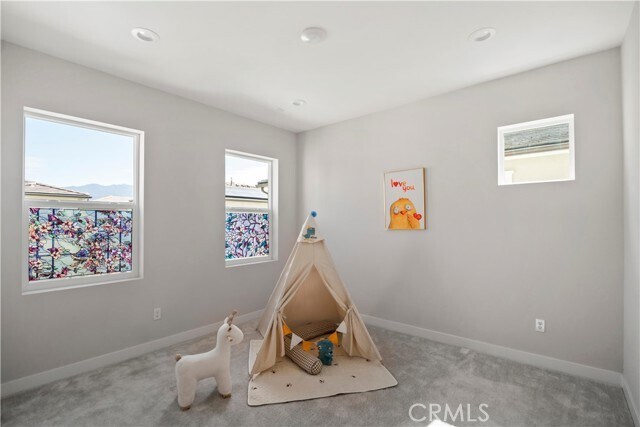 Building Photo - 151 Holliston