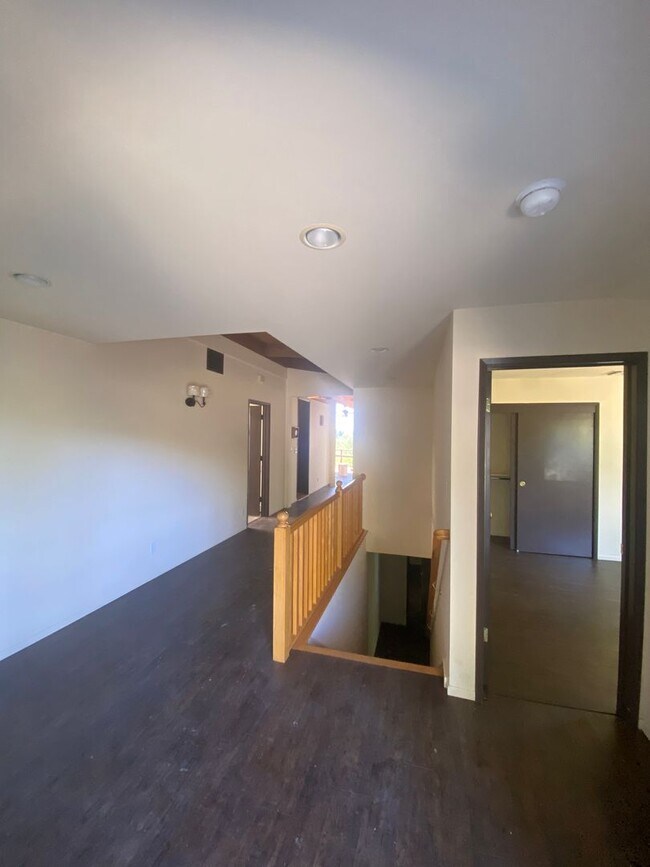 Building Photo - Beautiful 4 Bed / 4 Bath Home with Private Pool in Prestigious La Cañada