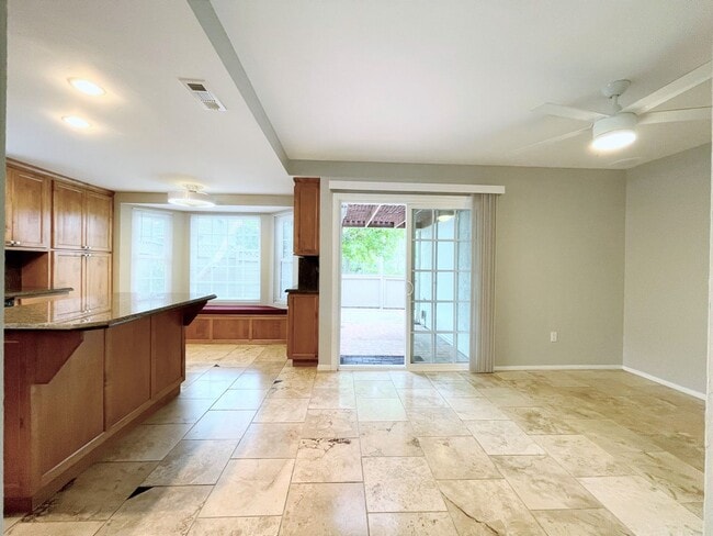 Building Photo - Charming Townhome in Desirable Calavera Hills!