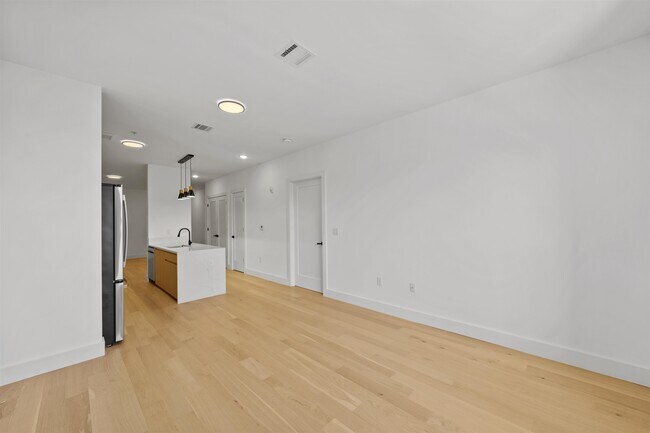 Building Photo - 649 38th St