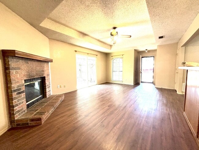 Building Photo - 3 Bedroom and 2 Bath with attached garage