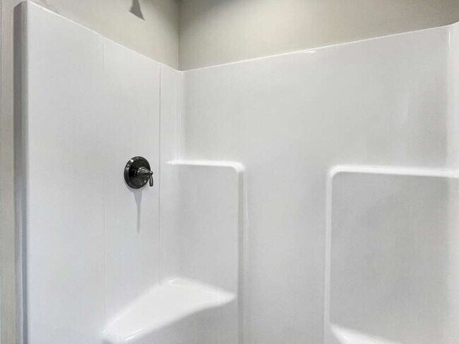 Building Photo - 39 Travis St