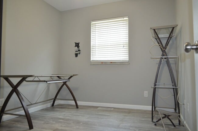 Building Photo - Price Drop! Updated 4 bed 3 bath in Fenton