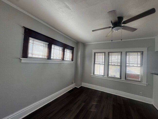 Building Photo - 321 Albert Ave