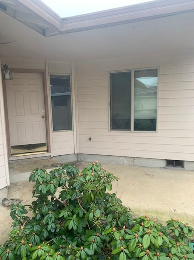 Building Photo - Duplex for Rent