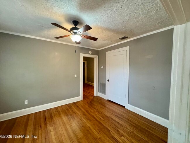 Building Photo - 2325 Myra St