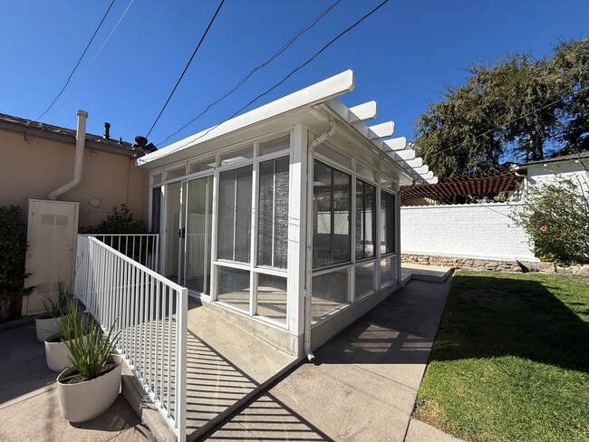 Building Photo - Amazing 3 Bedroom Montrose Home!