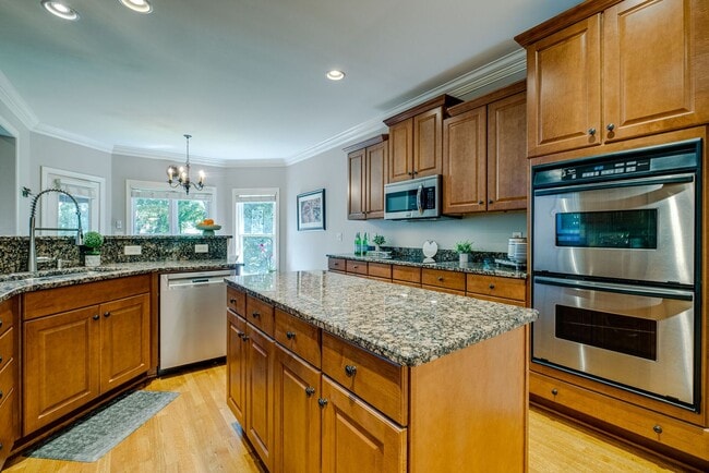 Building Photo - 1306 Camelot Bay
