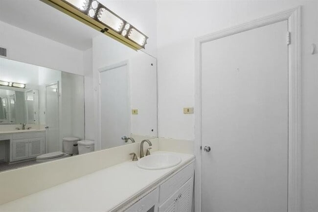 Building Photo - 757 Old Ivy Rd NE