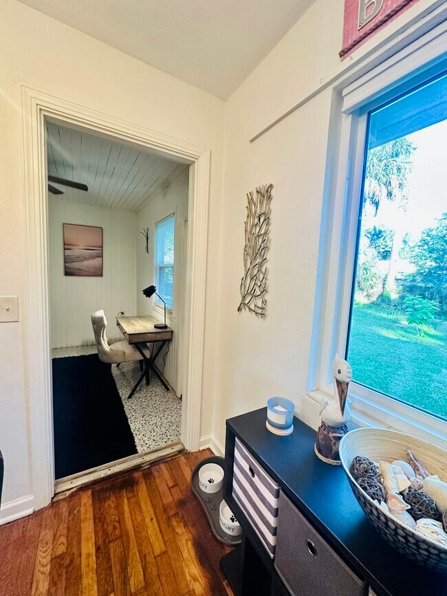 Building Photo - 27 Escalona Ave