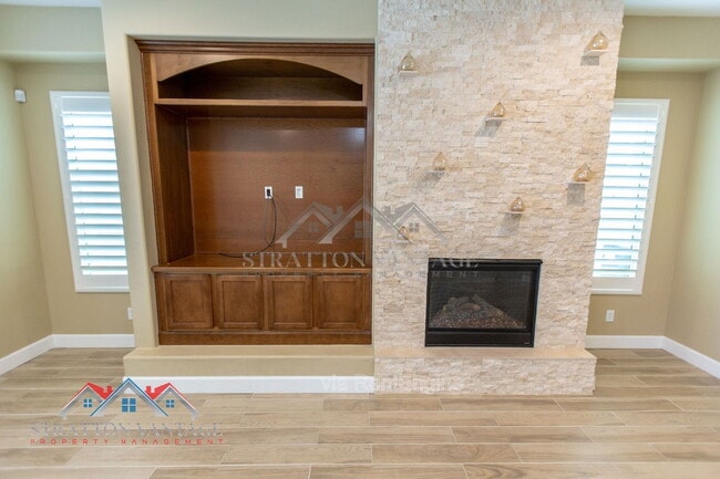 Building Photo - 5908 E Bramble Berry Ln