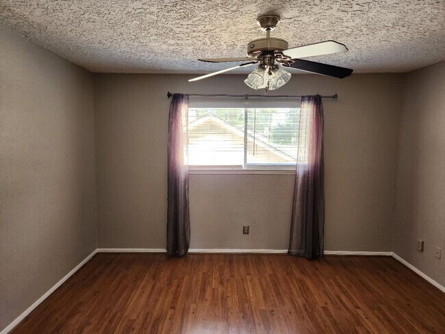 Building Photo - 2322 Deer Valley Dr