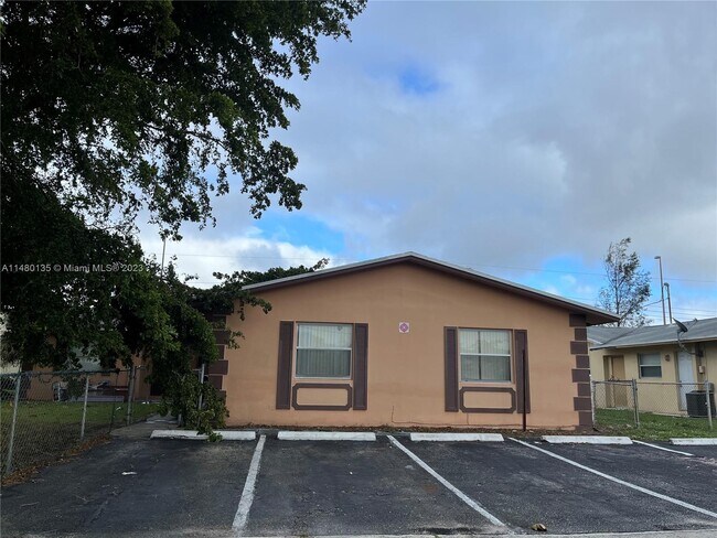 Building Photo - 1610 NW 52nd Ave