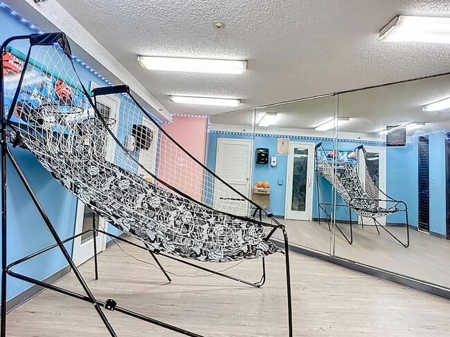 Building Photo - 910 Suemac Rd