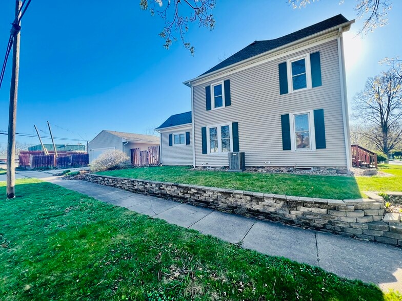 Exterior - West - 1323 W 2nd St