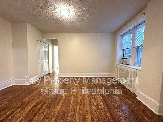 Building Photo - 2809 W Queen Ln
