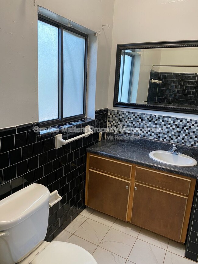 Building Photo - 707 Boxwood Dr