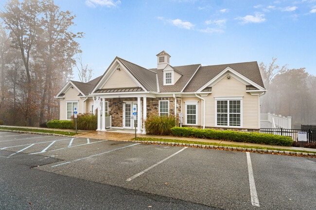Building Photo - 2 Greenwich Ct