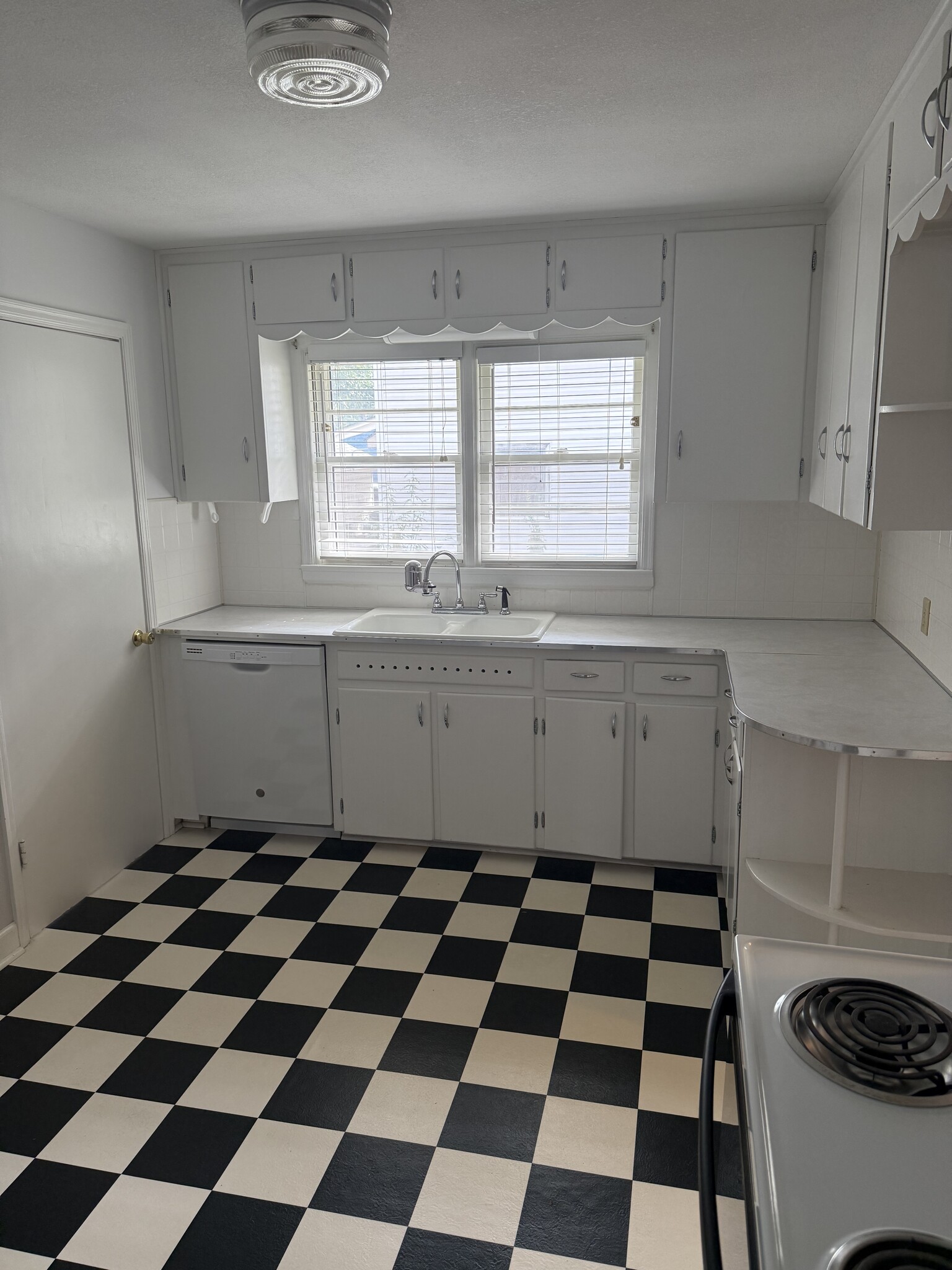 Building Photo - 1014 N Yale Ave