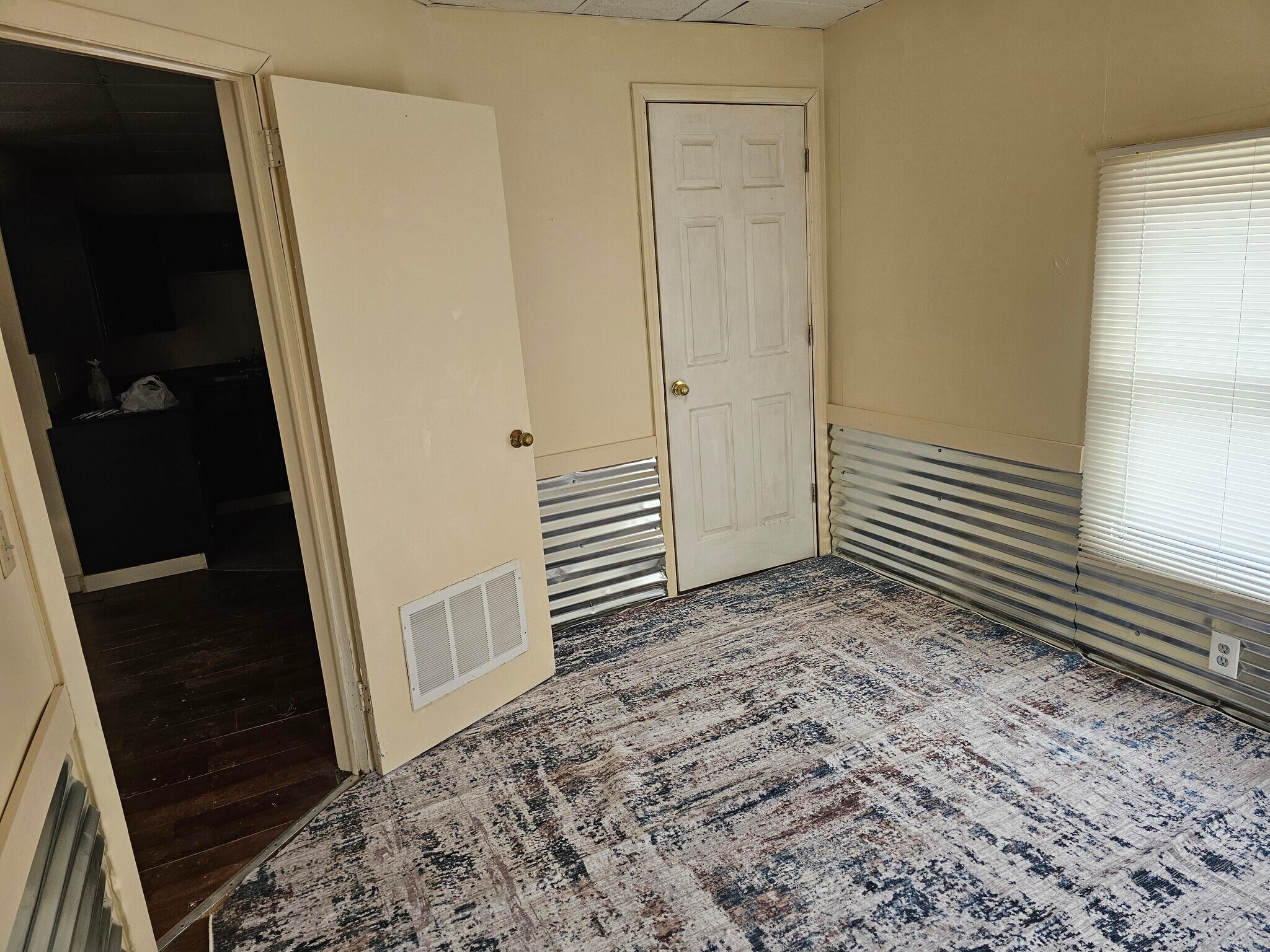 Bedroom - 613 Poplar St