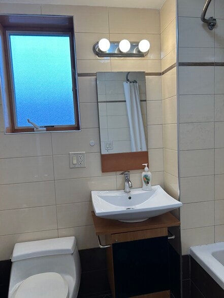 Building Photo - 2120 Ocean Ave