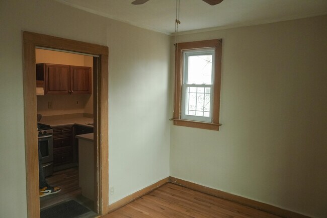 Building Photo - 831 Ashland St