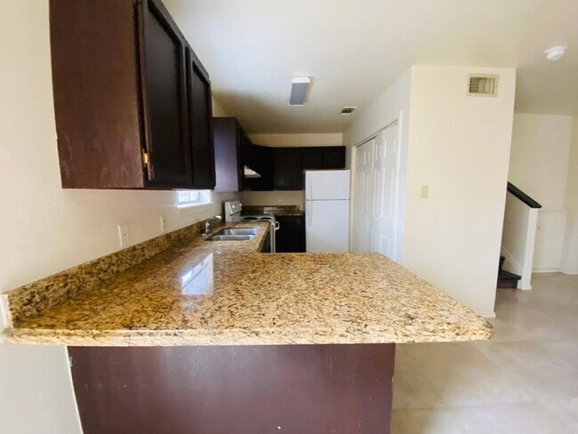 Building Photo - 2903 Patzcuaro Dr