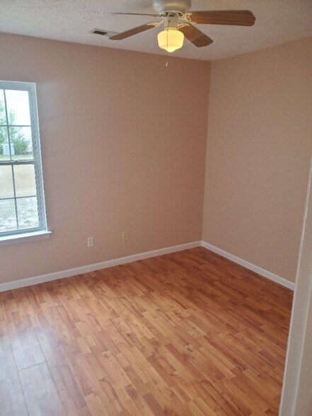 Building Photo - 8100 Webster Ct NE