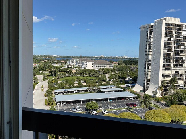 Building Photo - 2425 Presidential Way