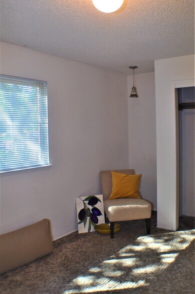 large bedrooms - 1144 West 3rd Street