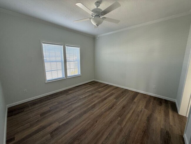 Building Photo - 7711 Desoto Dr