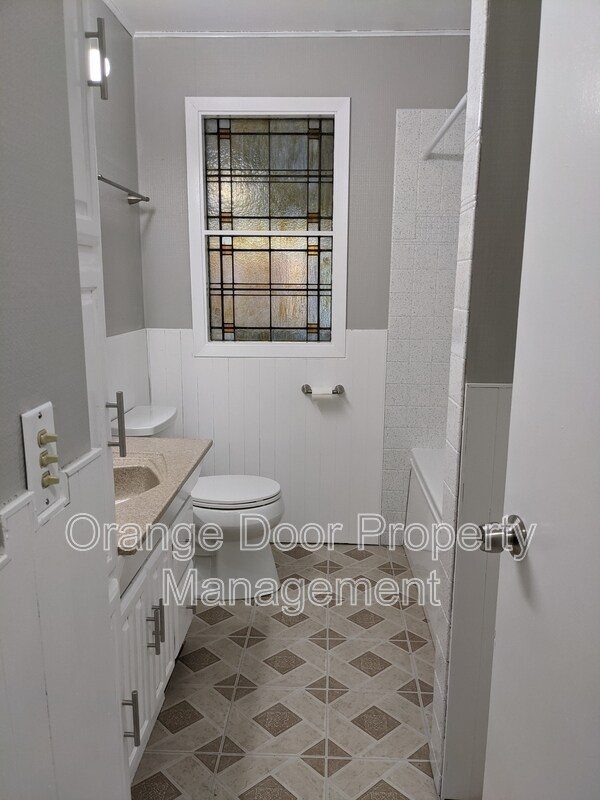 Building Photo - 1611 Wheeler St S