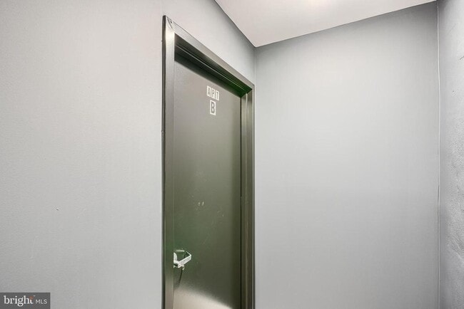 Building Photo - 7 S Carrollton Ave