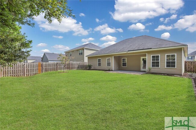 Building Photo - 136 Waverly Way